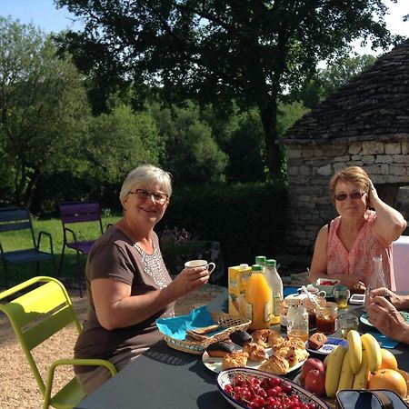 Bed and Breakfast Les Roulottes Du Lot Gramat Esterno foto