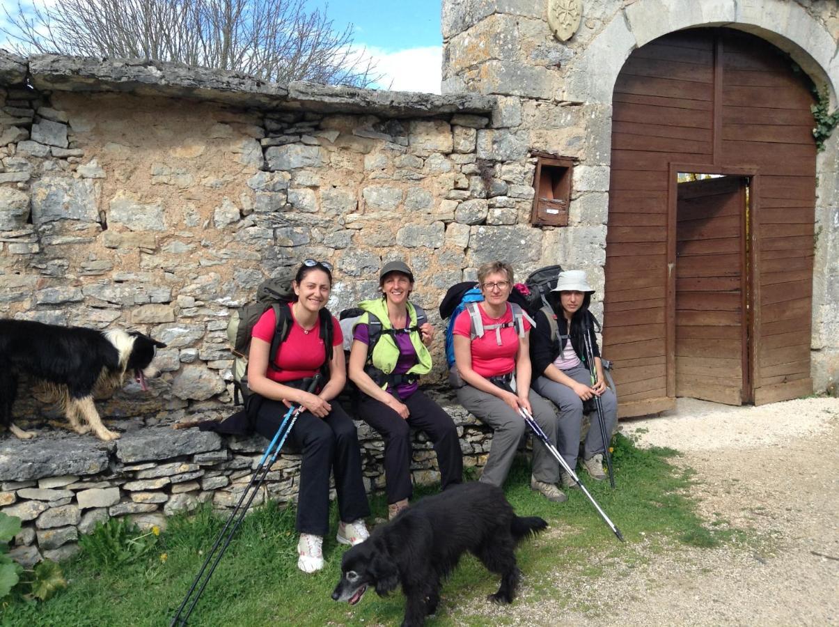 Bed and Breakfast Les Roulottes Du Lot Gramat Esterno foto